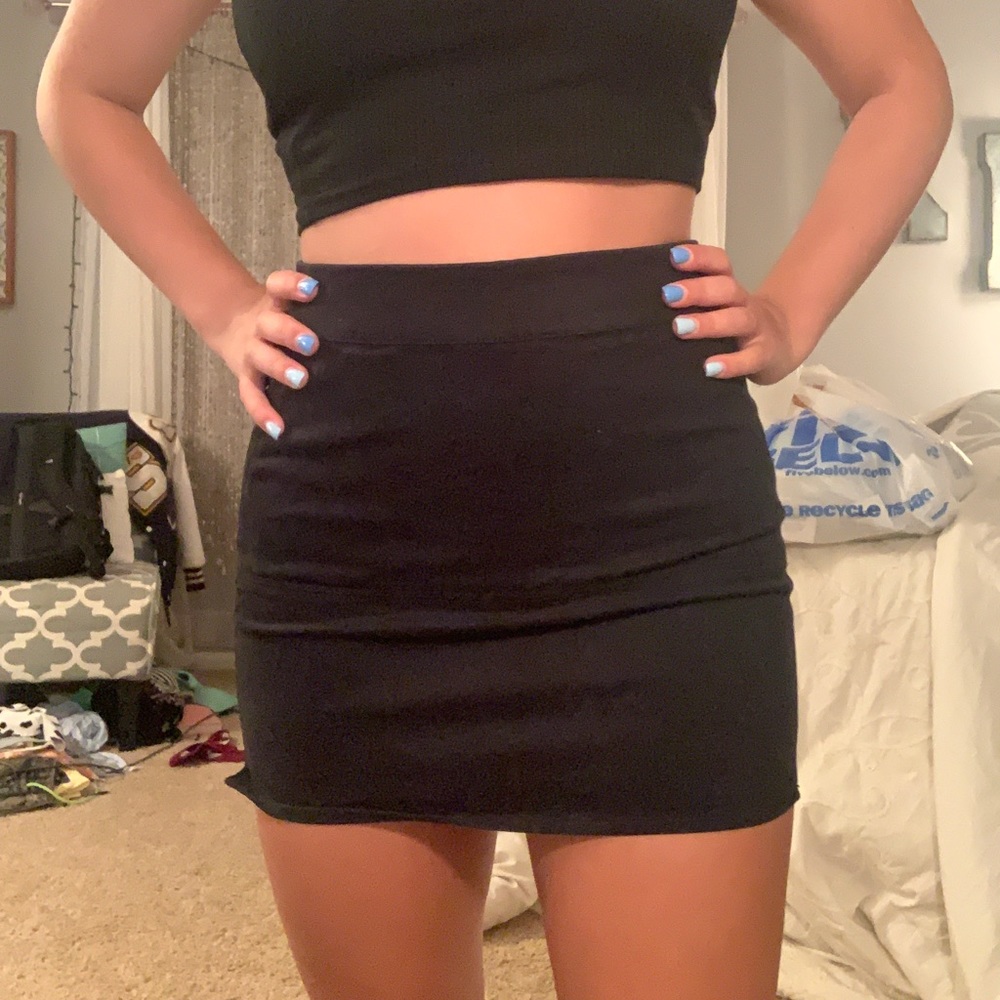 COPY - ⭐️Forever 21 black skirt